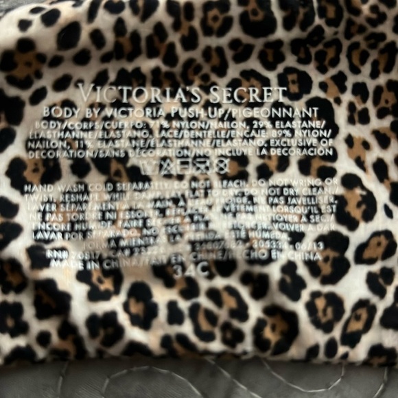 Victoria’s Secret Bra Body By Victoria Push Up Pigeonnant size 34C - Picture 7 of 8